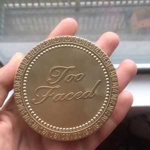 Too faced bronzer